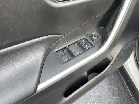 Used 2020 Toyota RAV4 XLE image 27