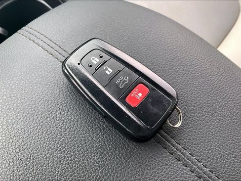 Used 2020 Toyota RAV4 XLE Premium FWD image 34