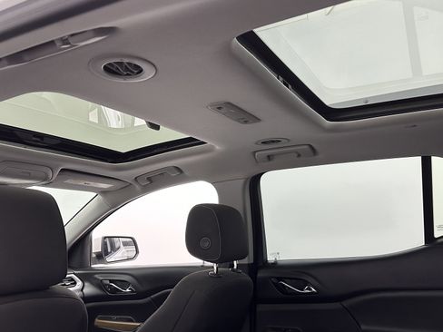 Used 2017 GMC Acadia SLE image 5