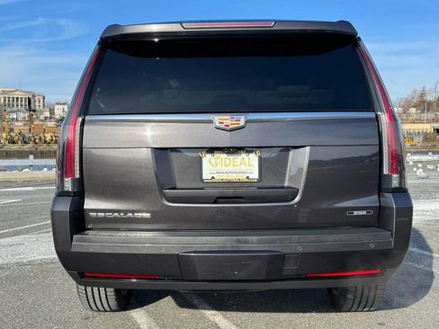 Used 2017 Cadillac Escalade Premium Luxury image 5