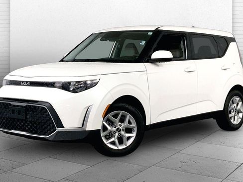 Used 2025 Kia Soul LX FWD image 12