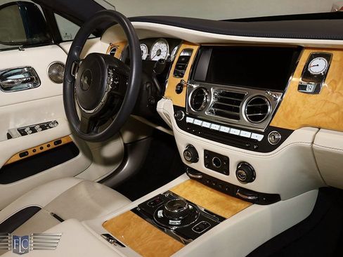 Used 2019 Rolls-Royce Wraith Coupe image 25