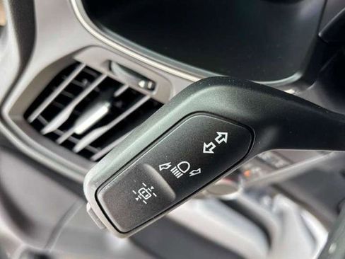 Used 2020 Ford Escape SE image 17