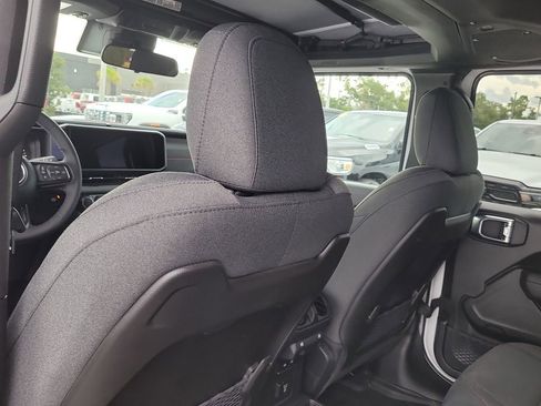 New 2025 Jeep Wrangler Unlimited Rubicon image 10