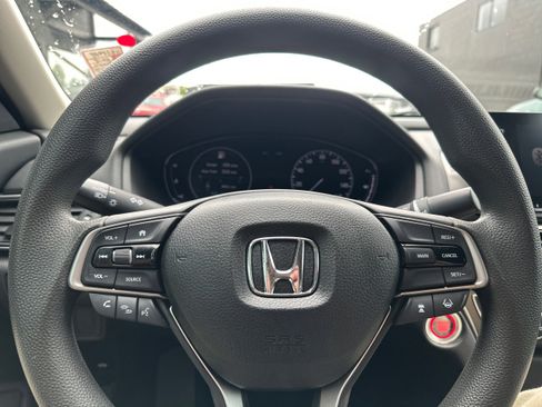 Used 2018 Honda Accord LX image 18