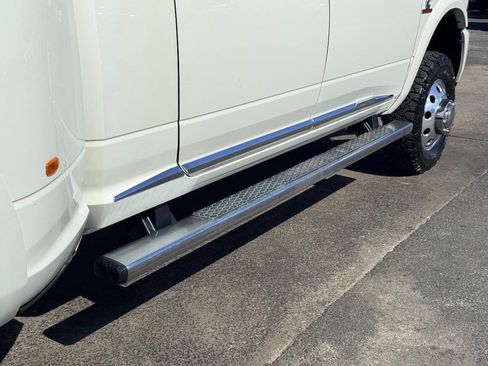 Used 2018 RAM 3500 Laramie Longhorn image 15