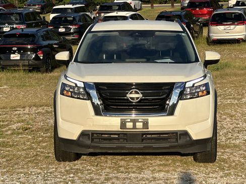 Used 2024 Nissan Pathfinder SV FWD image 2