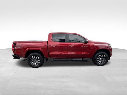Used 2025 Chevrolet Colorado Z71 w/ Technology Package AWD/4WD image 3