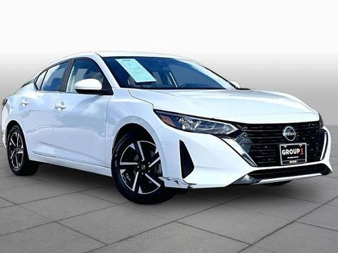 Certified 2025 Nissan Sentra SV FWD image 3