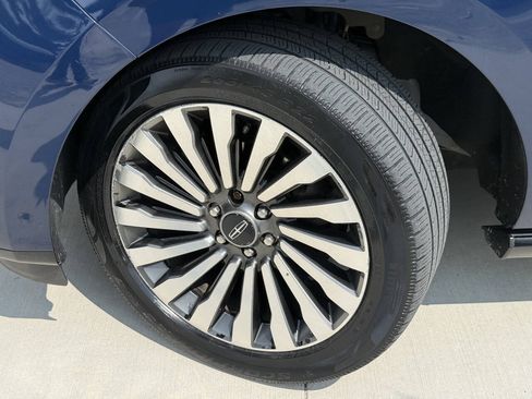 Used 2018 Lincoln Navigator Reserve w/ Technology Package AWD/4WD image 12