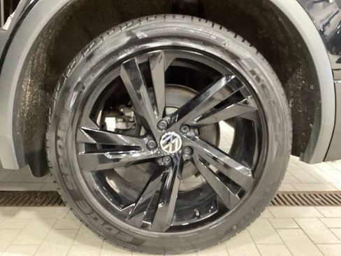 Certified 2023 Volkswagen Tiguan SE R-Line image 23