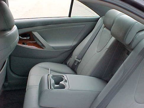 Used 2011 Toyota Camry XLE w/ SE/XLE Extra-Value Pkg FWD image 12