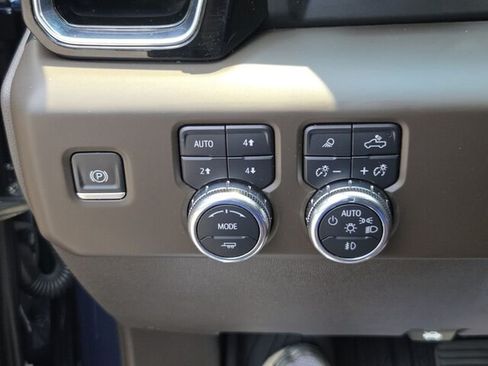 Used 2023 GMC Sierra 1500 Denali w/ Denali Reserve Package AWD/4WD image 29