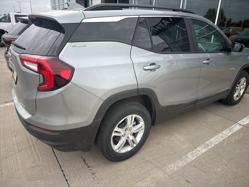 Used 2024 GMC Terrain SLE w/ Driver Convenience Package AWD/4WD image 5