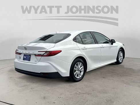 Used 2025 Toyota Camry LE image 5