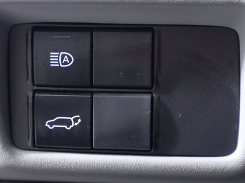 Used 2020 Toyota Highlander XLE image 11