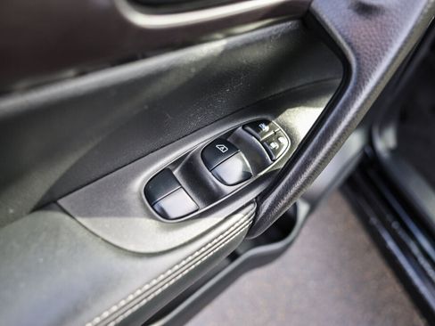 Used 2019 Nissan Rogue Sport S FWD image 9