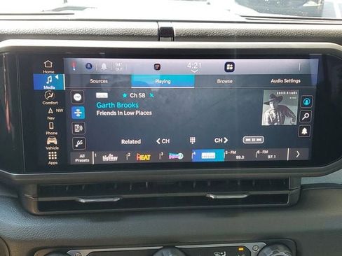 New 2025 Jeep Gladiator Sport image 30