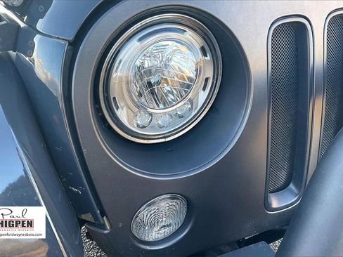 Used 2018 Jeep Wrangler Unlimited Sport image 28