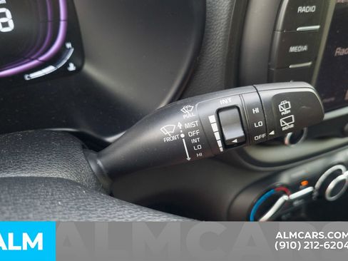 Used 2025 Kia Soul LX w/ LX Technology Package FWD image 17