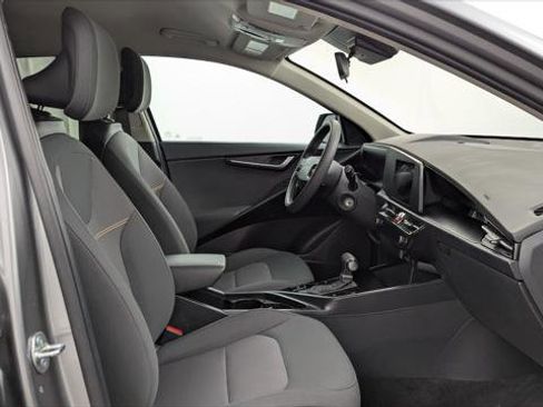 Used 2025 Kia Niro LX FWD image 19