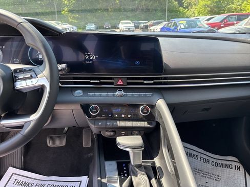 Used 2023 Hyundai Elantra Limited FWD image 28