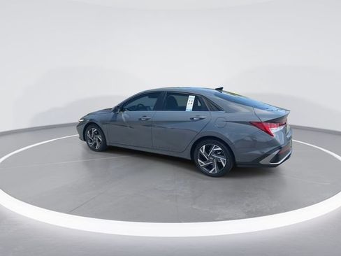 Certified 2025 Hyundai Elantra Limited FWD image 6