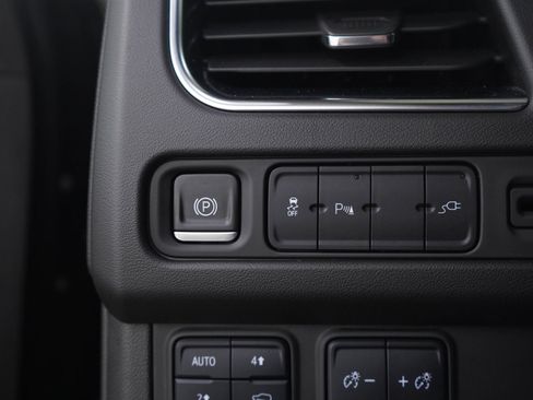 Used 2021 Chevrolet Suburban LT image 30