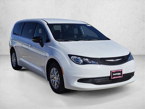 New 2025 Chrysler Voyager LX image 3
