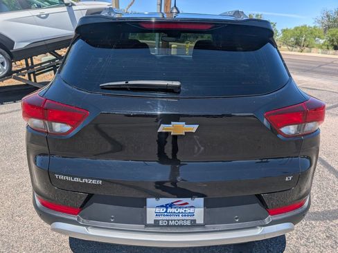 Used 2022 Chevrolet TrailBlazer LT w/ Convenience Package FWD image 4