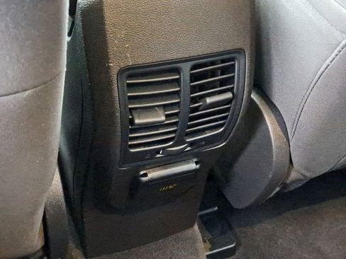 Used 2017 Ford Escape SE image 19