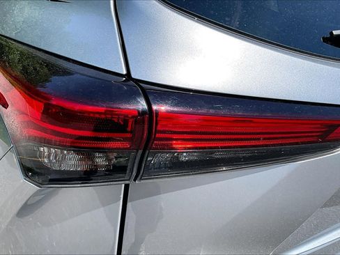 Used 2023 Toyota Highlander XLE AWD/4WD image 28