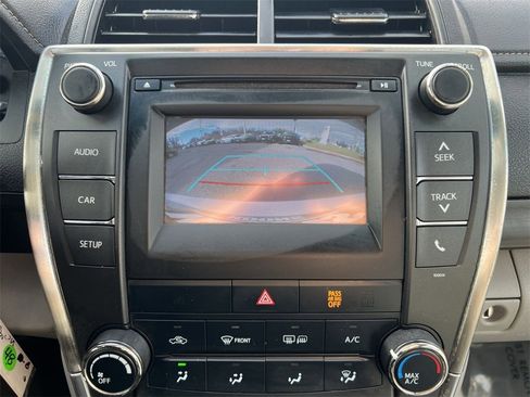 Used 2017 Toyota Camry LE image 19