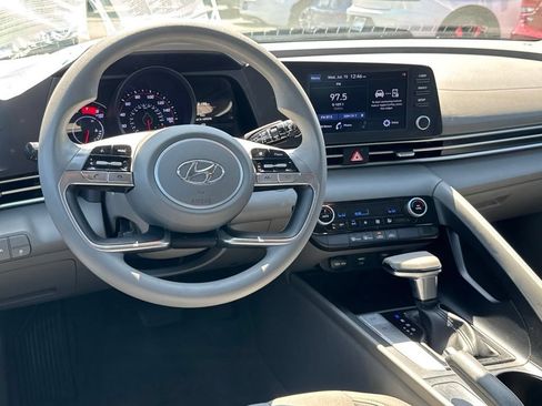 Used 2022 Hyundai Elantra SEL w/ Preferred Accessory Package FWD image 28