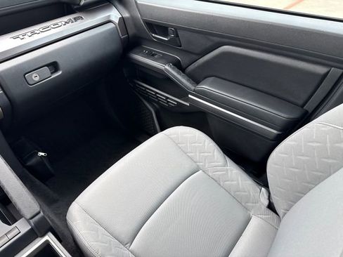 Used 2024 Toyota Tacoma SR5 AWD/4WD image 16