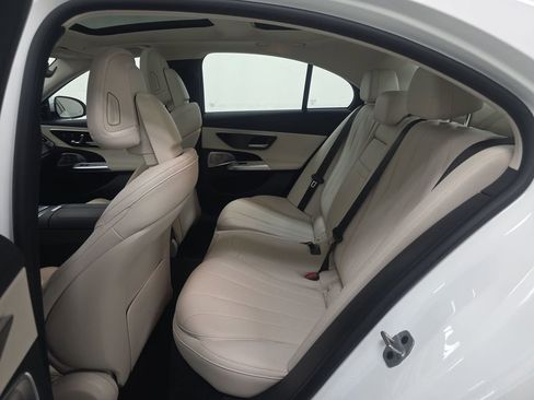 Used 2024 Mercedes-Benz E 350 4MATIC Sedan image 8