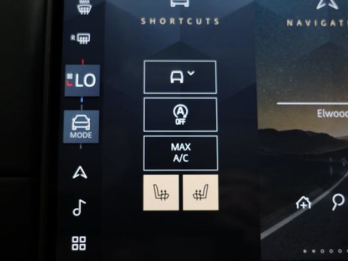 Used 2024 Land Rover Discovery Sport S image 9