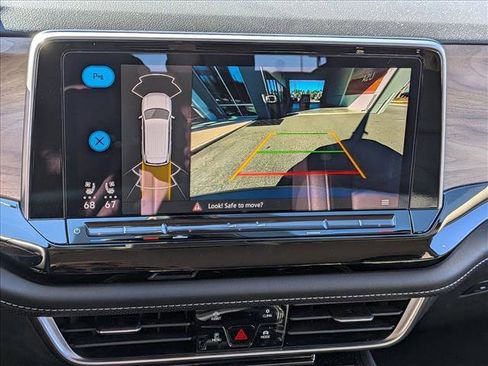 Used 2024 Volkswagen Atlas SE image 13