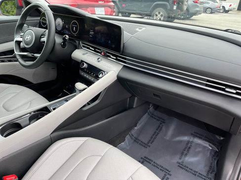 Used 2025 Hyundai Elantra Limited FWD image 37