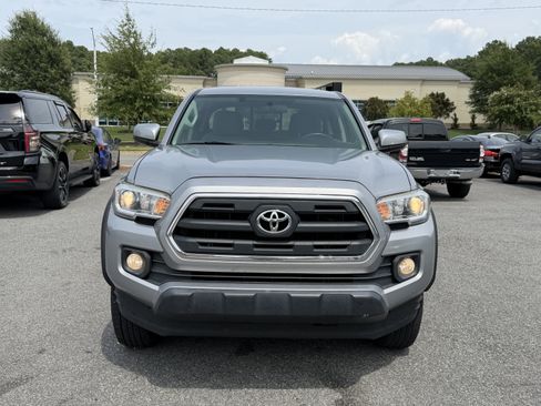 Used 2016 Toyota Tacoma SR5 w/ Towing Package RWD image 3