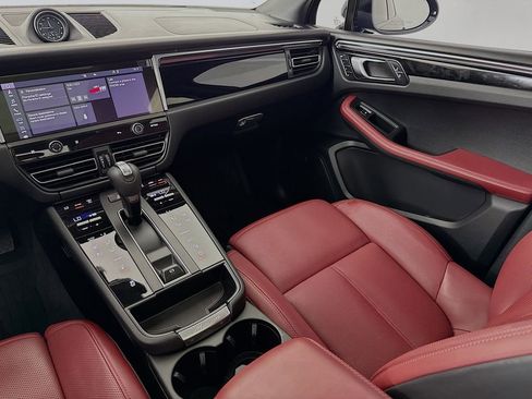Certified 2025 Porsche Macan S AWD/4WD image 26