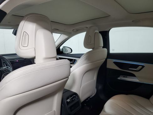 Used 2025 Mercedes-Benz E 350 4MATIC Sedan image 14