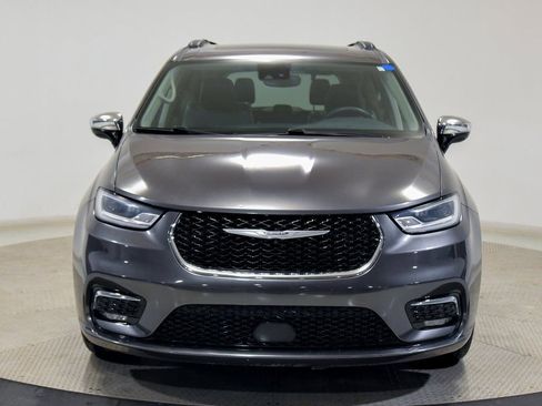 Used 2023 Chrysler Pacifica Limited FWD image 5