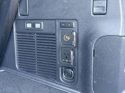 Used 2025 Ford Expedition Active image 34