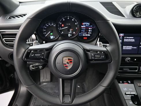 Certified 2025 Porsche Macan image 11