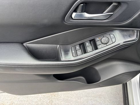 Used 2025 Nissan Rogue SV FWD image 18