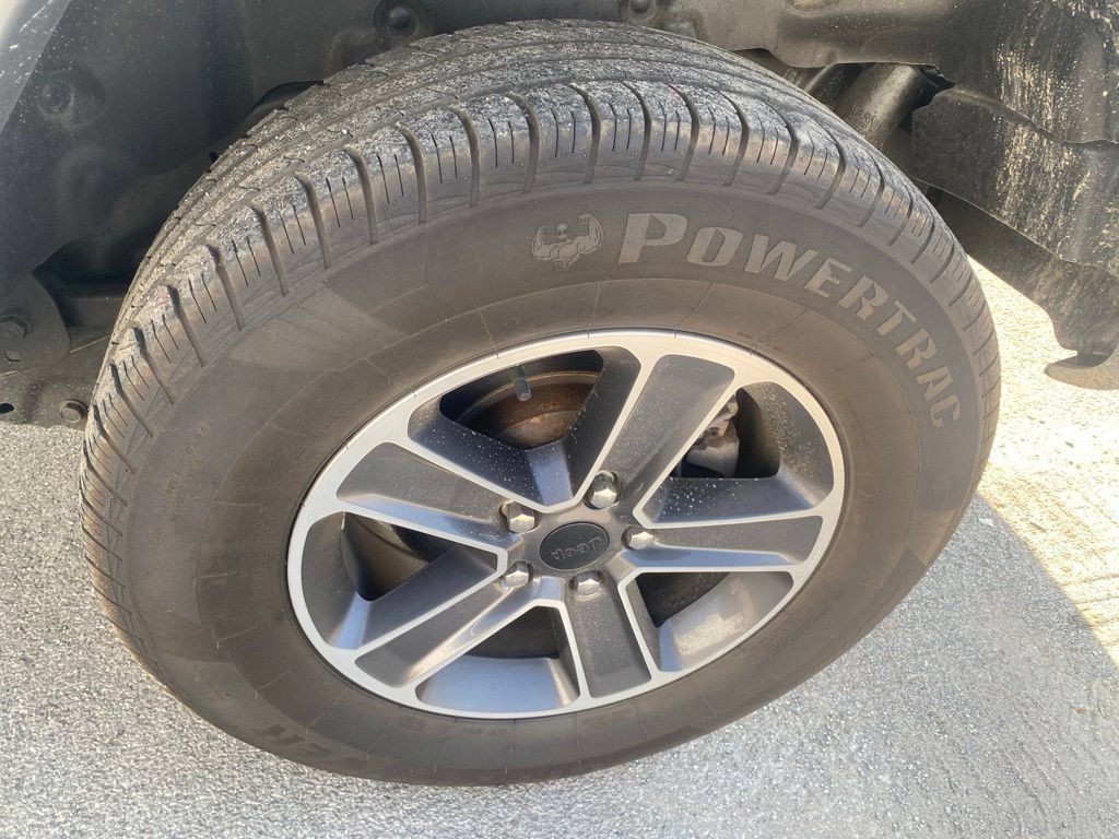 Used 2023 Jeep Wrangler Unlimited Sahara AWD/4WD image 19