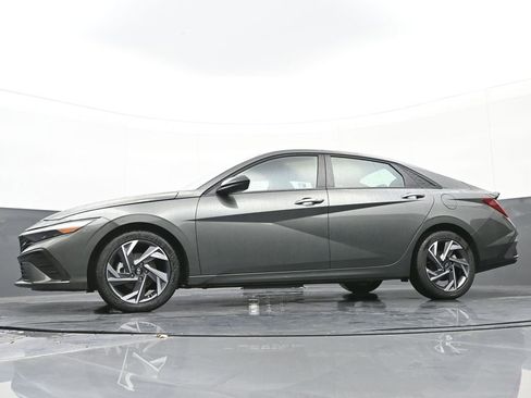 Certified 2025 Hyundai Elantra Sport image 76