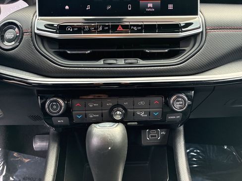 Used 2023 Jeep Compass Trailhawk image 15