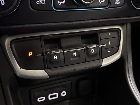 Used 2022 GMC Terrain SLT w/ Infotainment Package II FWD image 17